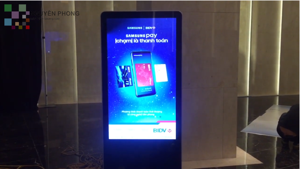 Dự án thi công màn hình LCD chân đứng 55 inch quầy BIDV – Hà Nội 1