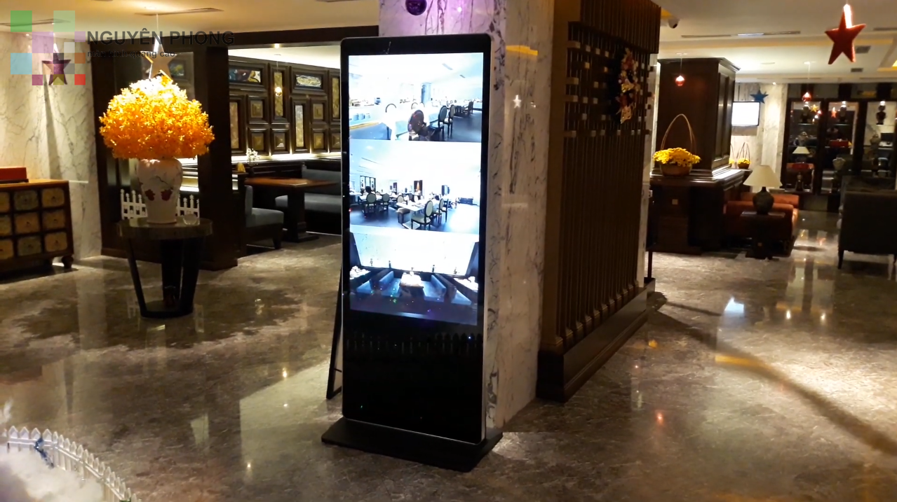 Màn hình LCD chân đứng 55 inch năng cao sự tiện nghi, sang tọng của nhà hàng