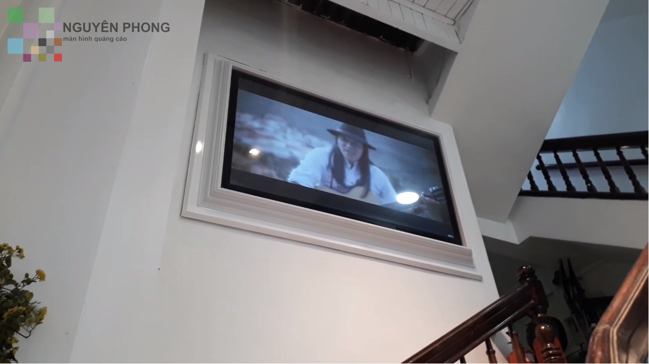 Màn hình LCD treo tường 65 inch Wifi tại Hair Salon Hương Rose 38 Tuệ Tĩnh