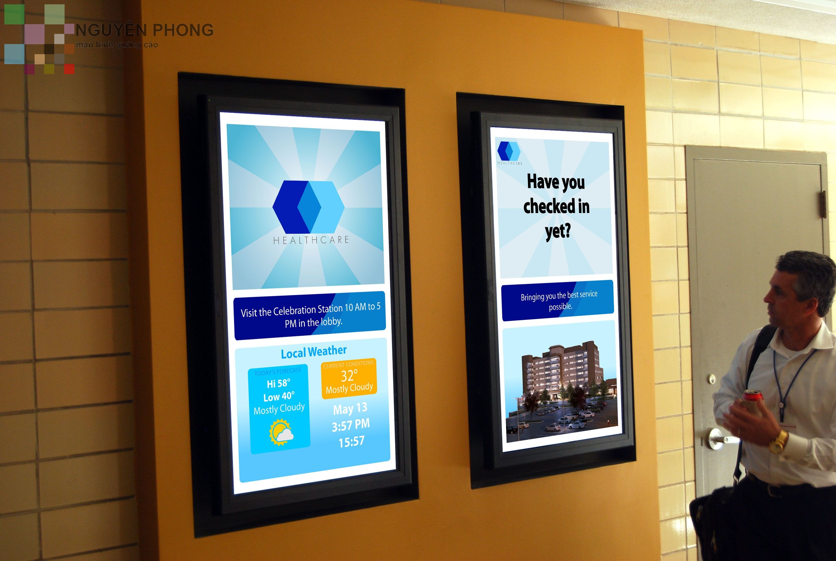 Màn hình quảng cáo treo tường lắp đặt tại hành lang khách sạn