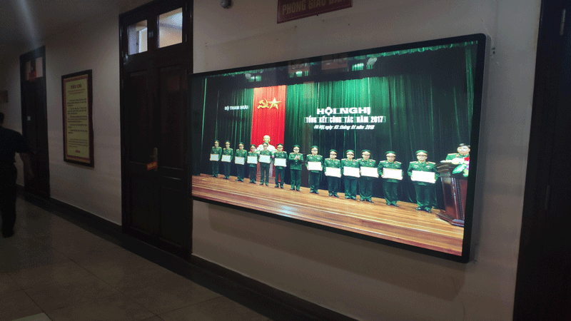 Thi công màn hình quảng cáo treo tường 98inch tại Bộ Quốc Phòng 16