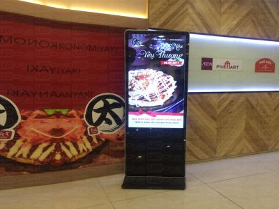 Màn hình quảng cáo LCD chân đứng 65 inch wifi SAMSUNG / LG - Nguyên Phong